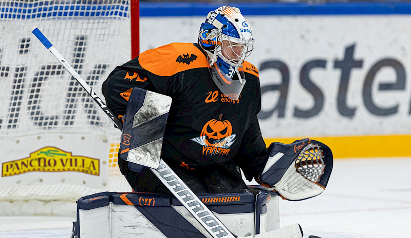 Halloween-ottelussa tunnelma oli huipussaan ja fanitkin pukeutuivat – katso kuvat!