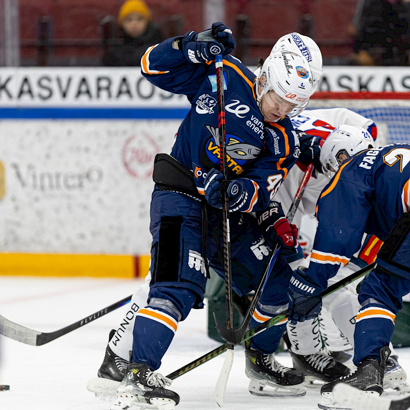 Tiukka taisto lauantai-iltana – lohi kiri kolmannessa erässä lukemiin 2–4