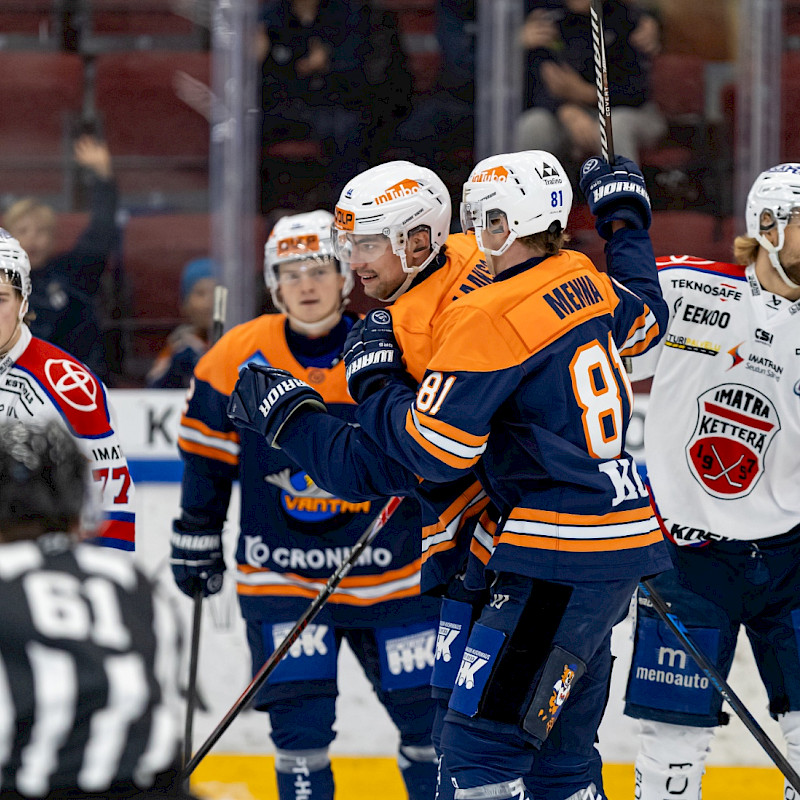 Kiekko-Vantaa kaatoi Ketterän kotiyleisön edessä ja nousi sarjakärkeen!