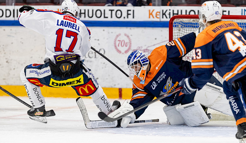 Kiekko-Vantaa kaatoi Ketterän kotiyleisön edessä ja nousi sarjakärkeen!